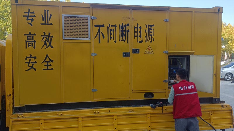 瓦房店柴油发电机组和UPS电源配合使用时，如何避免切换过程中的电力中断？